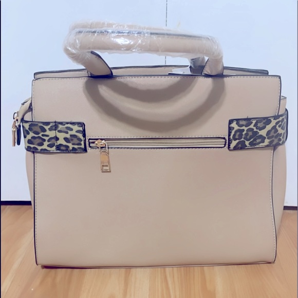 NWT Beige with leopard print purse 👜 - Picture 4 of 4